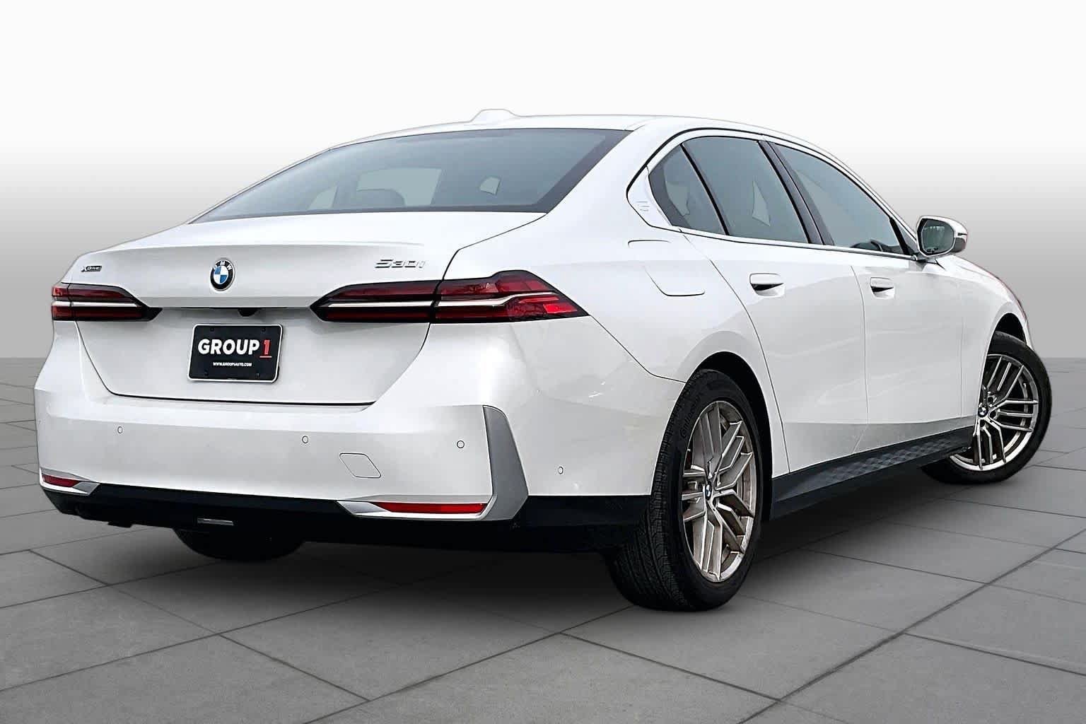 Used 2025 BMW 530i xDrive AWD/4WD image 12