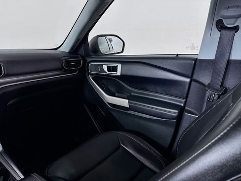 Used 2022 Ford Explorer XLT w/ Equipment Group 202A image 27