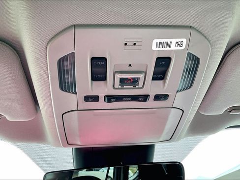 Used 2020 Toyota Highlander Limited FWD image 33