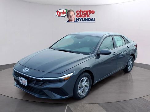 New 2026 Hyundai Elantra SE FWD image 1