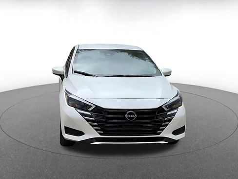 Used 2025 Nissan Versa SV image 4