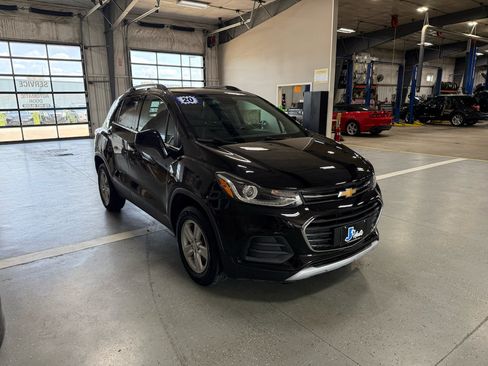 Used 2020 Chevrolet Trax LT w/ LT Convenience Package AWD/4WD image 4