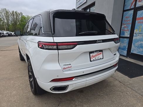 Used 2022 Jeep Grand Cherokee Summit AWD/4WD image 8