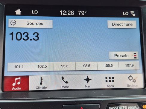 Used 2017 Ford Explorer XLT AWD/4WD image 30
