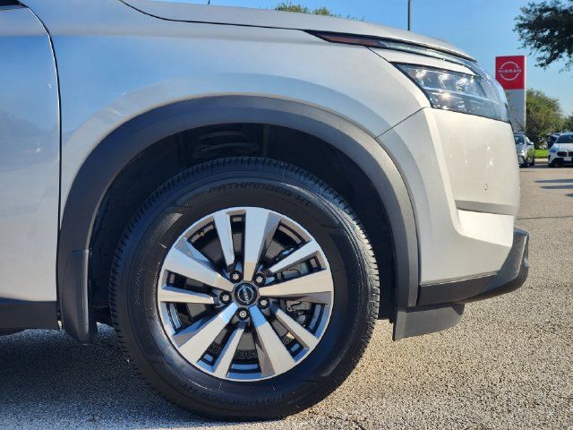 Used 2023 Nissan Pathfinder SL FWD image 9