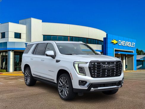Used 2025 GMC Yukon Denali Ultimate w/ LPO, Floor Liner Package AWD/4WD image 9