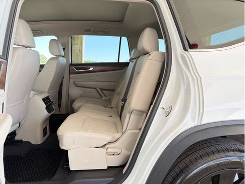 Used 2024 Volkswagen Atlas SE AWD/4WD image 11