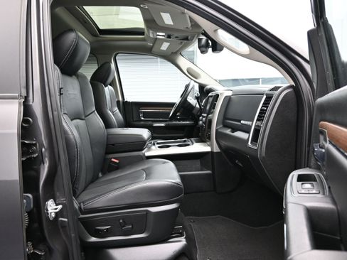 Used 2018 RAM 2500 Laramie w/ Snow Chief Group AWD/4WD image 13