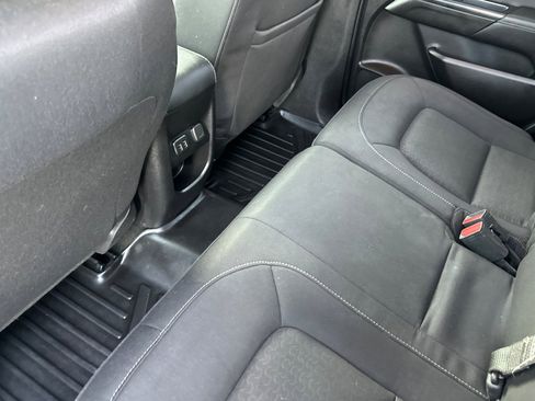 Used 2018 GMC Canyon SLE w/ SLE Convenience Package image 12