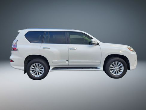 Used 2015 Lexus GX 460 image 2