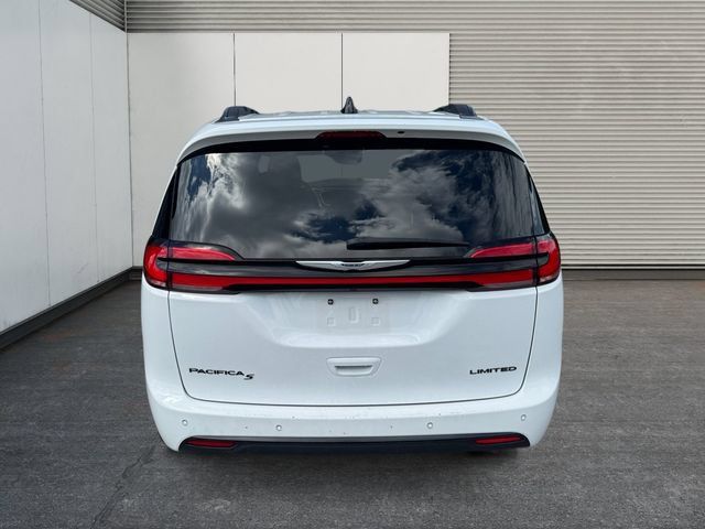 Used 2025 Chrysler Pacifica Limited FWD image 4