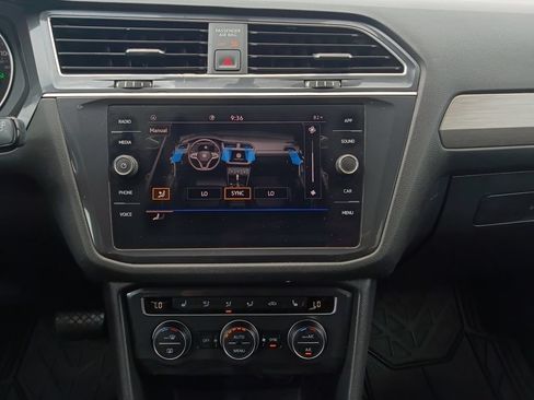 Used 2021 Volkswagen Tiguan SE FWD image 4