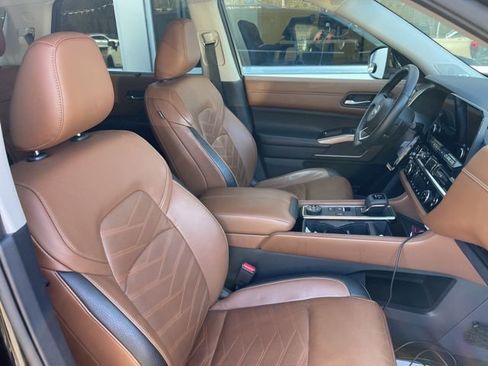 Used 2022 Nissan Pathfinder Platinum w/ Cargo Package image 8