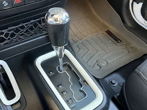 Used 2018 Jeep Wrangler Unlimited Sport image 28