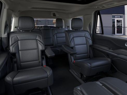 New 2026 Lincoln Navigator Reserve AWD/4WD image 11