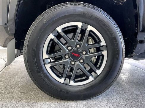 Used 2025 Toyota Tacoma TRD Sport w/ TRD Sport Upgrade Package image 12