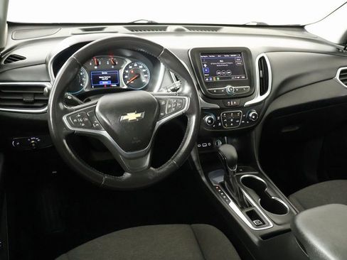 Used 2022 Chevrolet Equinox LT image 2