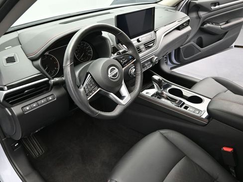 Used 2024 Nissan Altima 2.0 SR FWD image 13
