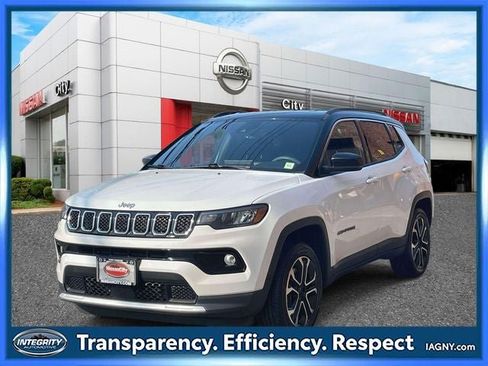 Used 2023 Jeep Compass Limited AWD/4WD image 4
