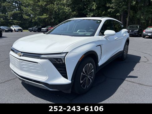 Used 2025 Chevrolet Blazer EV LT AWD/4WD image 3