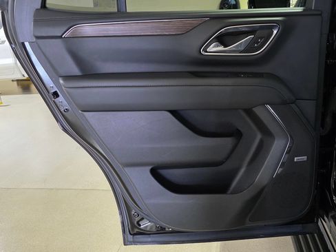 Used 2023 Chevrolet Tahoe High Country w/ Premium Package AWD/4WD image 9