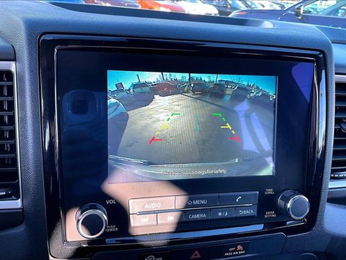 Used 2024 Nissan Frontier SL image 14