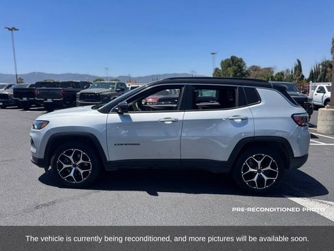 Used 2025 Jeep Compass Limited AWD/4WD image 2