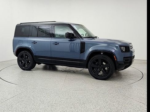 New 2026 Land Rover Defender 110 X-Dynamic SE image 3