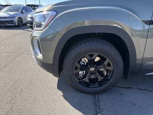 New 2026 Volkswagen Atlas Peak Edition image 9