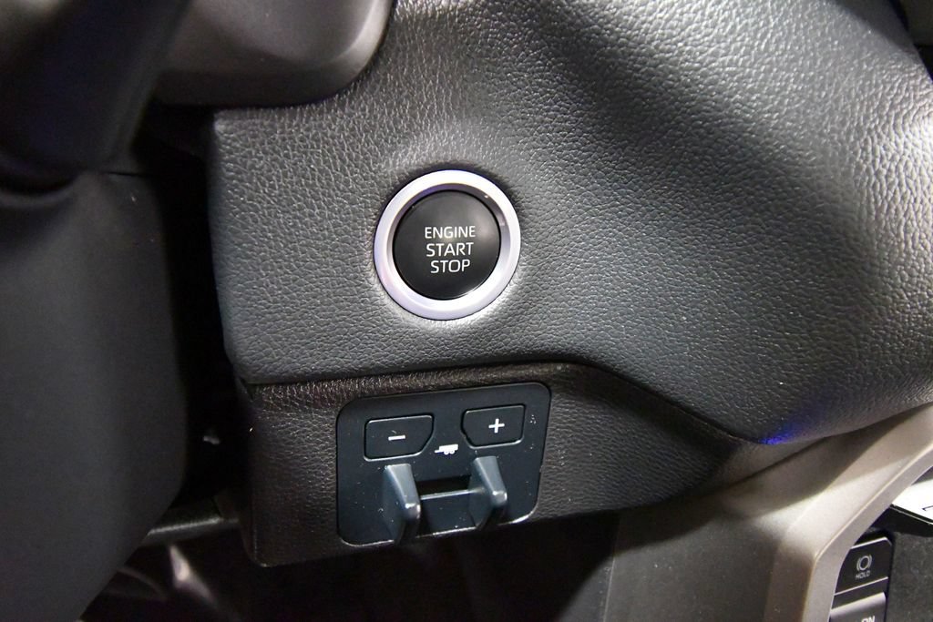Used 2024 Toyota Tundra Limited AWD/4WD image 25