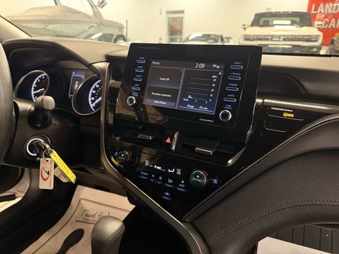 Used 2022 Toyota Camry LE image 19