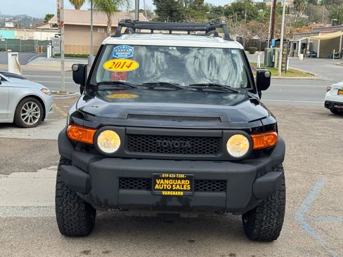 Used 2014 Toyota FJ Cruiser 4WD w/ Upgrade Package image 3