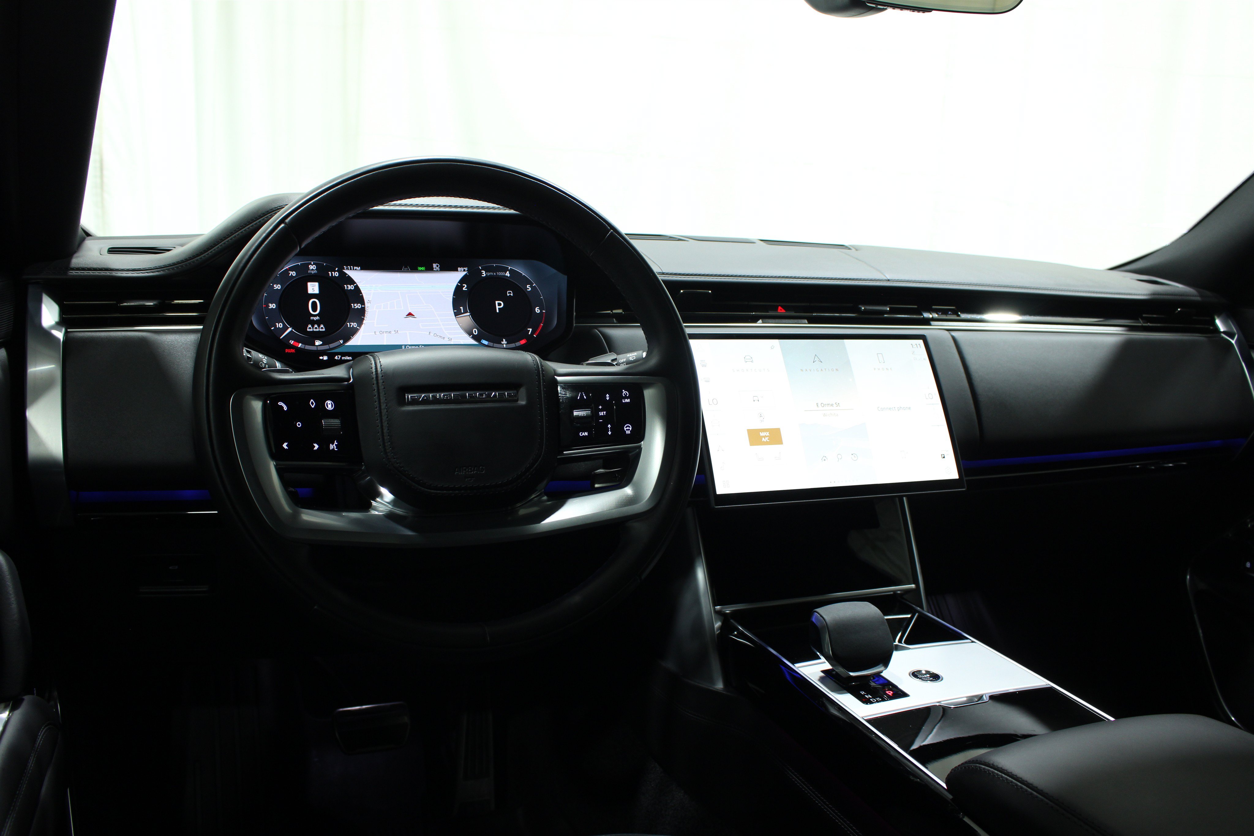 Used 2024 Land Rover Range Rover SE AWD/4WD image 2
