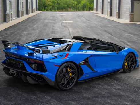 Used 2021 Lamborghini Aventador SVJ AWD/4WD image 11