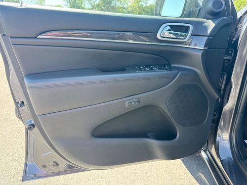 Used 2018 Jeep Grand Cherokee Overland AWD/4WD image 11
