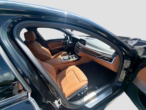 Used 2021 BMW M760i xDrive AWD/4WD image 30