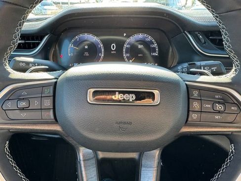 Used 2025 Jeep Grand Cherokee L Limited w/ Black Appearance Package image 27