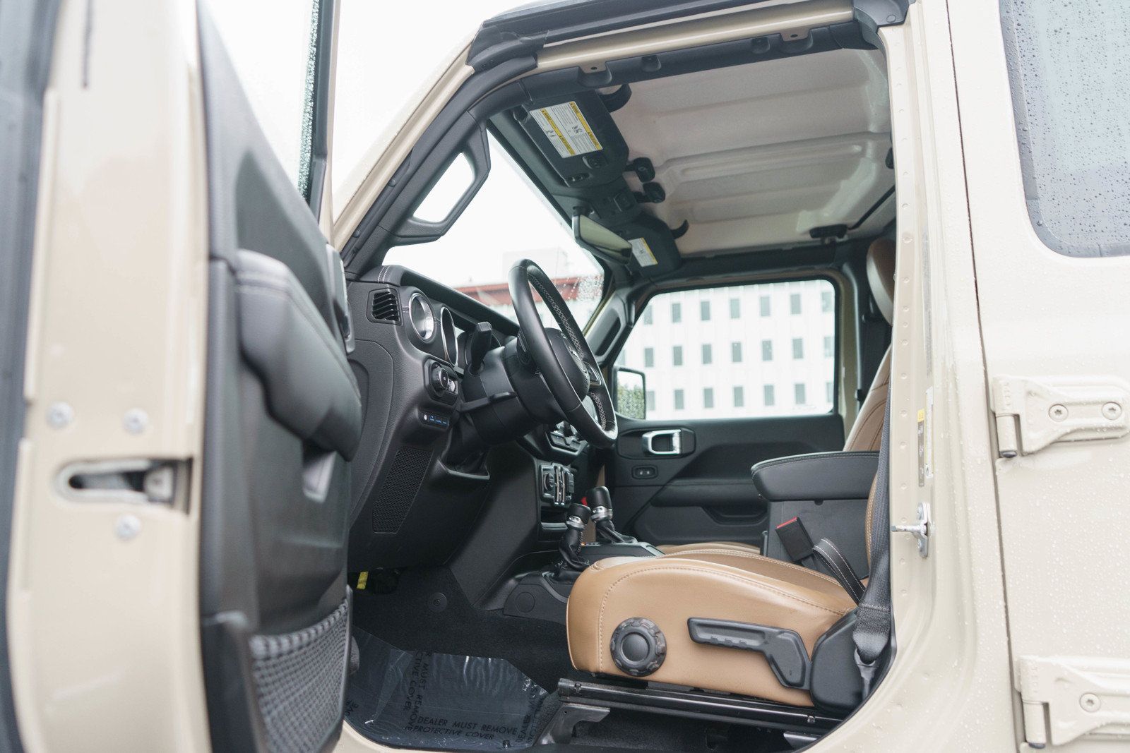 Used 2022 Jeep Wrangler Unlimited Sahara w/ Cold Weather Group AWD/4WD image 11