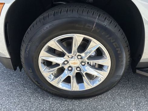 New 2026 Chevrolet Suburban Premier image 9