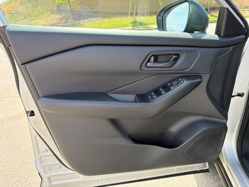 Used 2024 Nissan Rogue S image 10