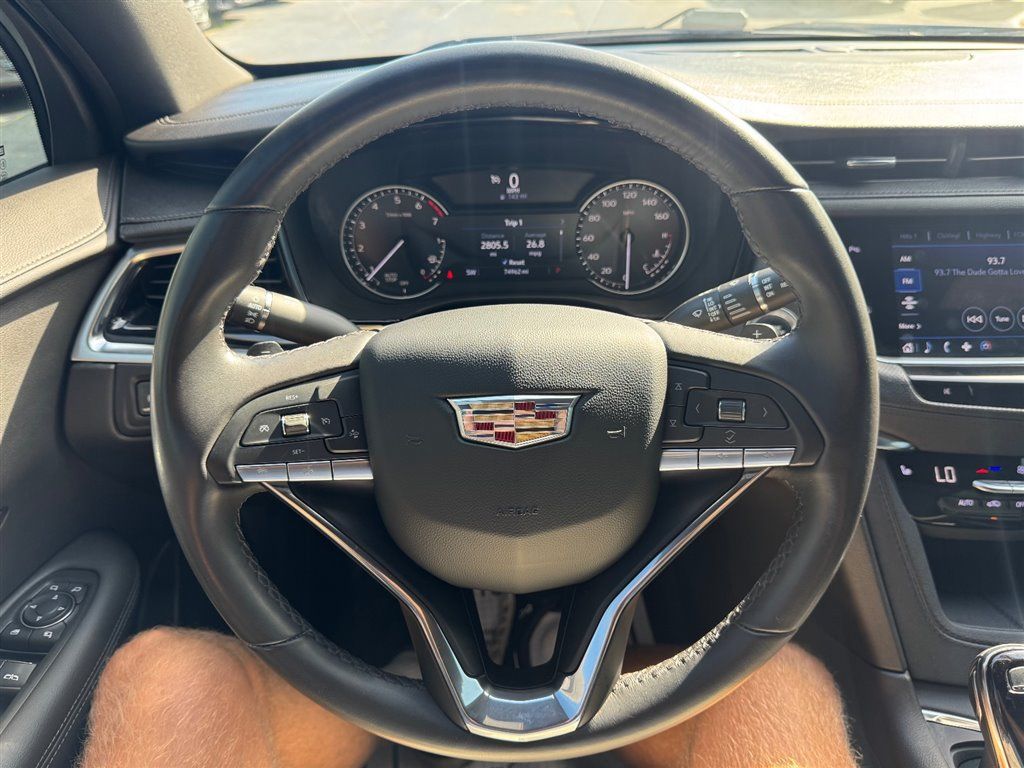 Used 2023 Cadillac XT6 Luxury FWD image 11
