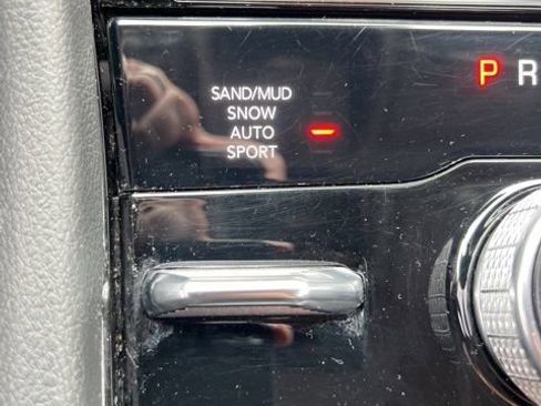 Used 2023 Jeep Grand Cherokee L Limited w/ Luxury Tech Group II AWD/4WD image 32