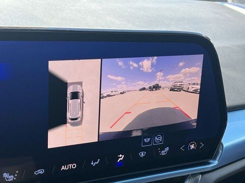 Used 2025 Chevrolet Equinox EV LT w/ Convenience Package image 14