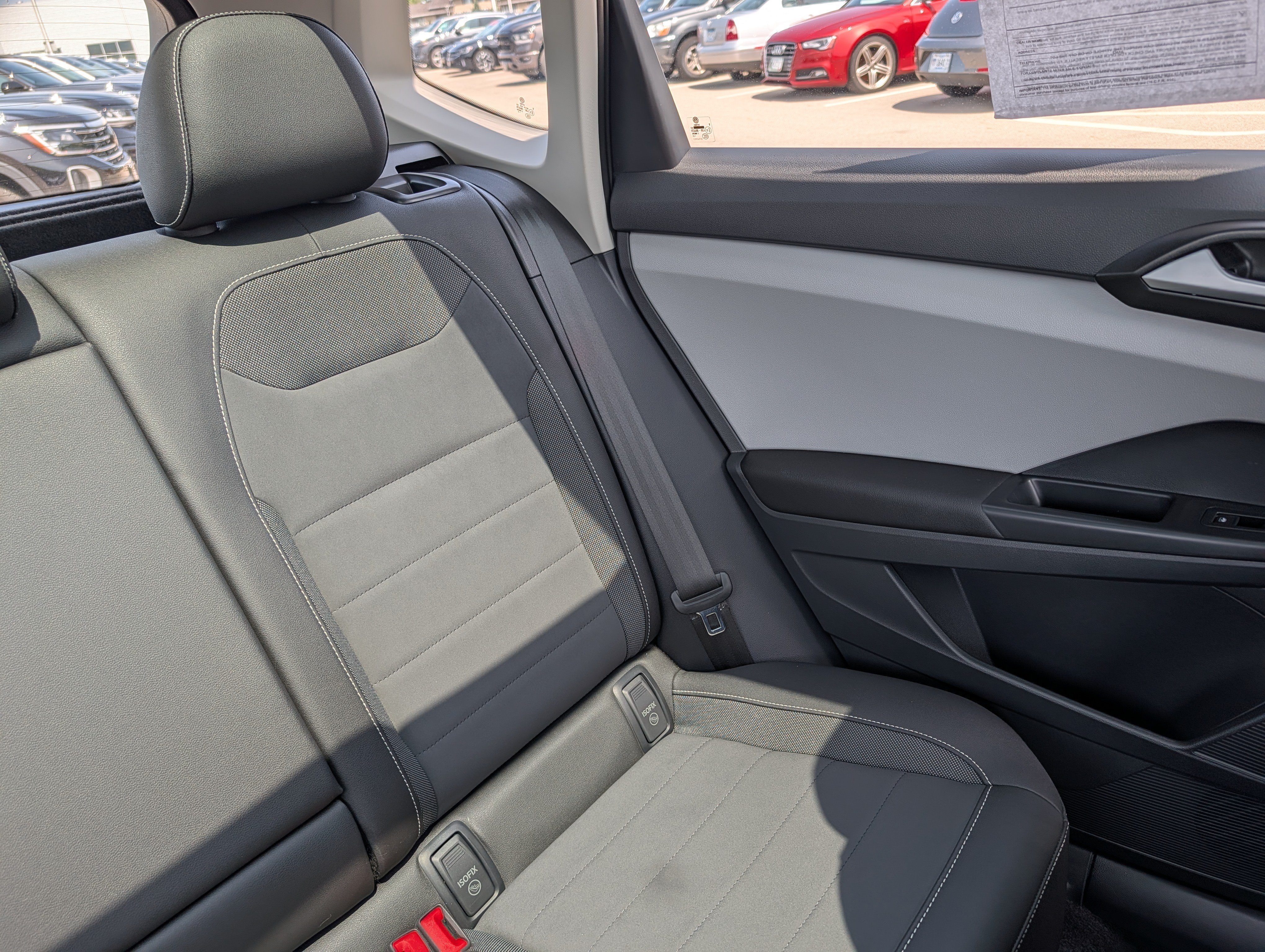 Used 2023 Volkswagen Taos SE w/ Panoramic Sunroof Package AWD/4WD image 17