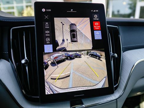 Used 2026 Volvo XC60 B5 Ultra w/ Protection Package Premier image 28