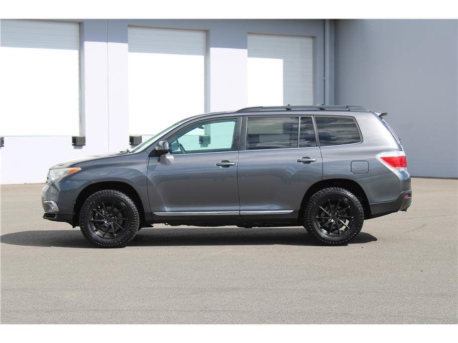 Used 2012 Toyota Highlander 4WD w/ Tech Pkg image 2