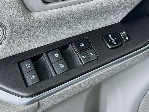 Used 2017 Toyota Camry XLE image 15