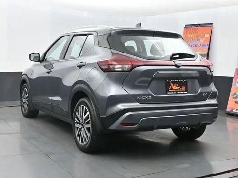 Used 2023 Nissan Kicks SV image 9