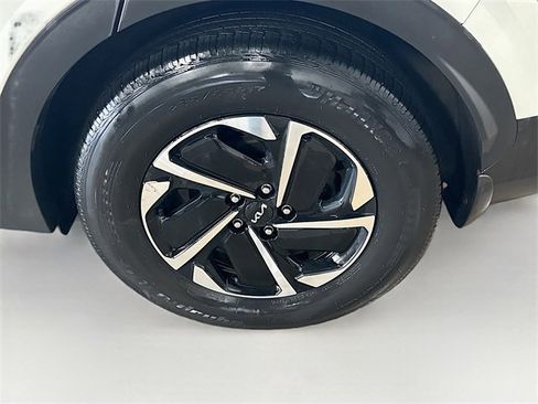 Used 2023 Kia Sportage LX image 10