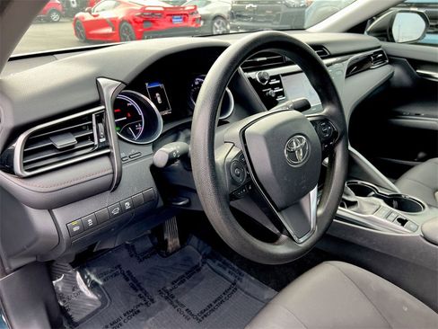 Used 2020 Toyota Camry LE image 10